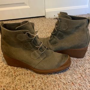 Sorel Suede wedge boot